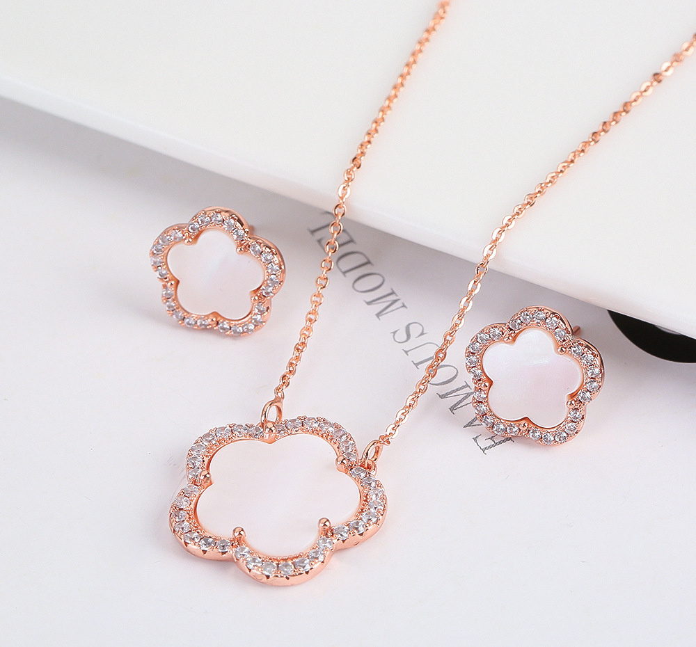Ensemble de Colliers & Boucles d'oreilles  Fleurs