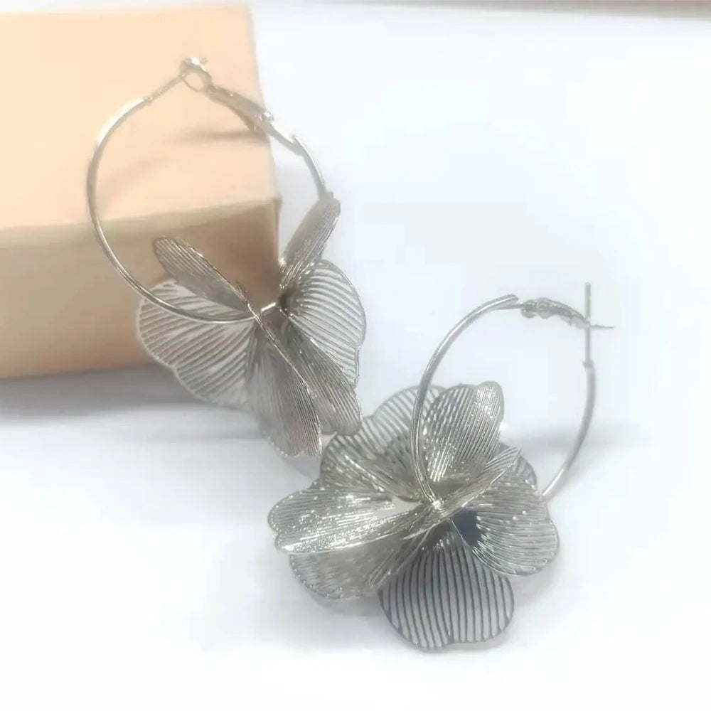 Boucles d'Oreilles Grandes Fleurs Dorées – Créoles Bohème Plaquées Or 14K