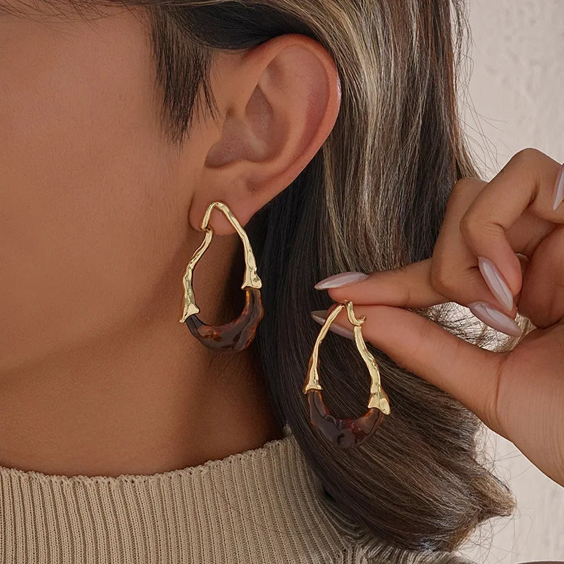 Boucles d'Oreilles Torsadées Dorées – Créoles Goutte d'Eau | Design Unique