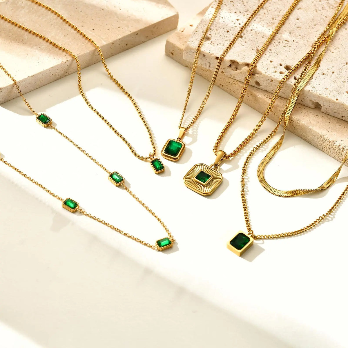 Collier Zircon Vert Émeraude – Pendentif Plaqué Or
