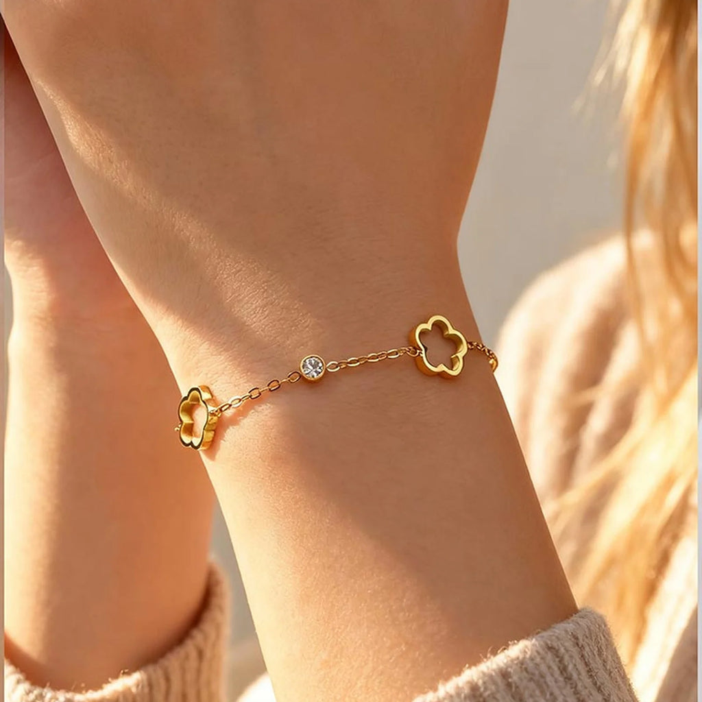 Bracelet Fleur Zircon Ajourée – Chaîne Acier Inoxydable Doré